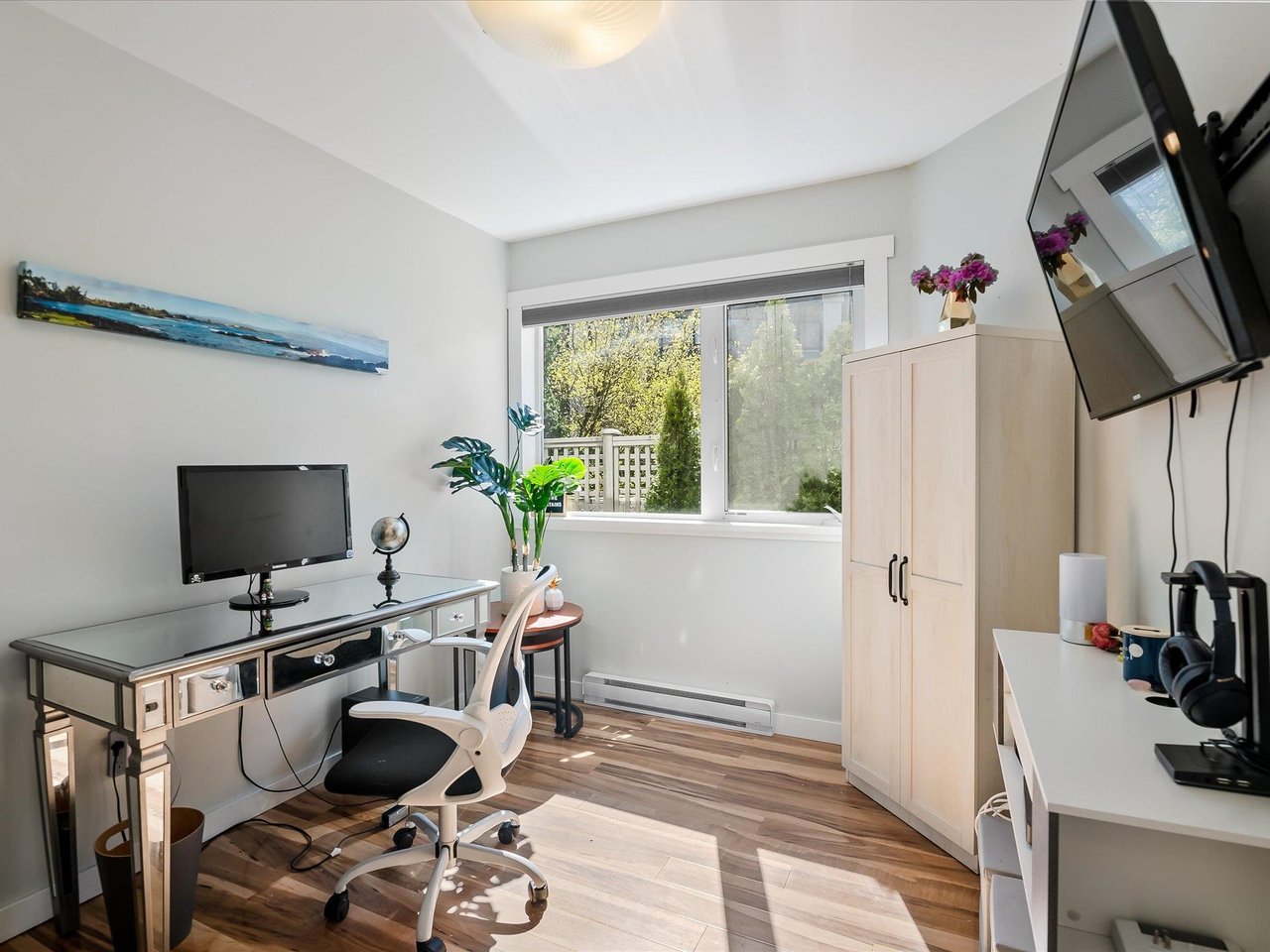 102-1460 Pemberton Ave