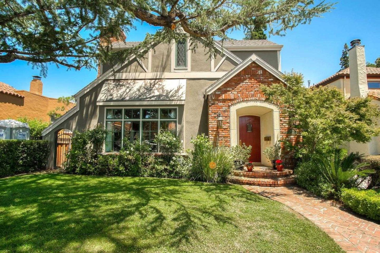 1009 Elm ST