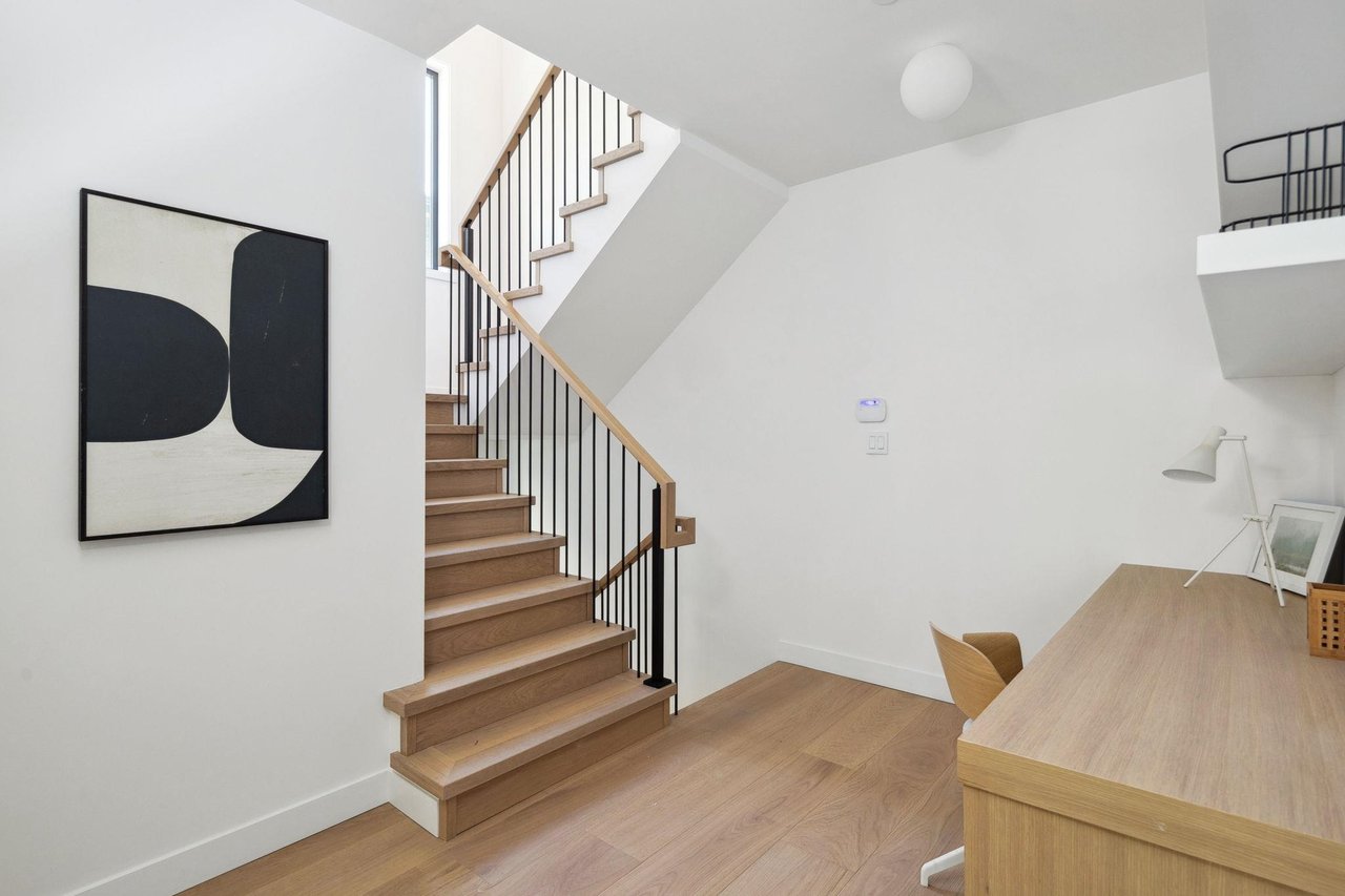 1-730 W 17 Ave