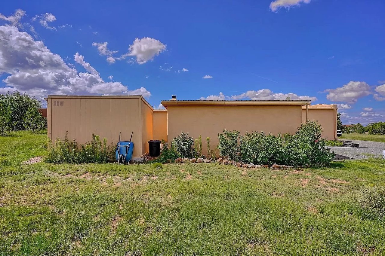28 Alondra Rd