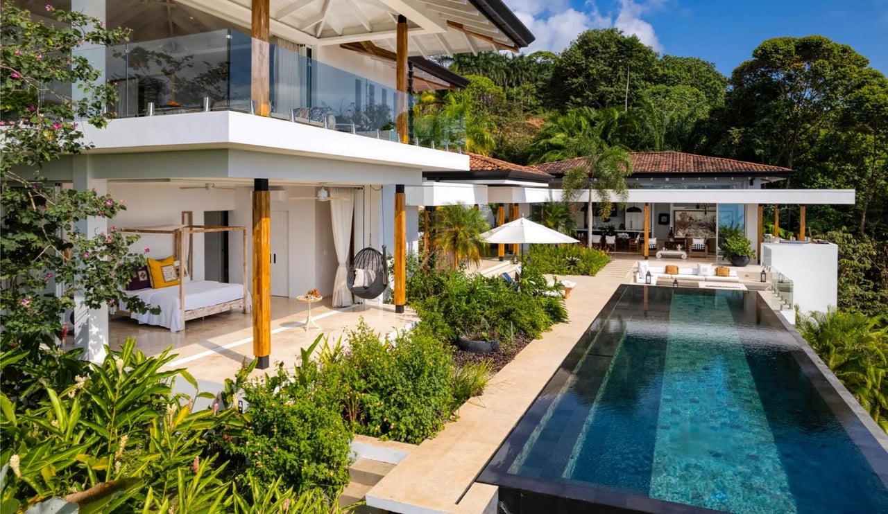 Contemporary Coastal Infinity Villa, Dominical, Puntarenas