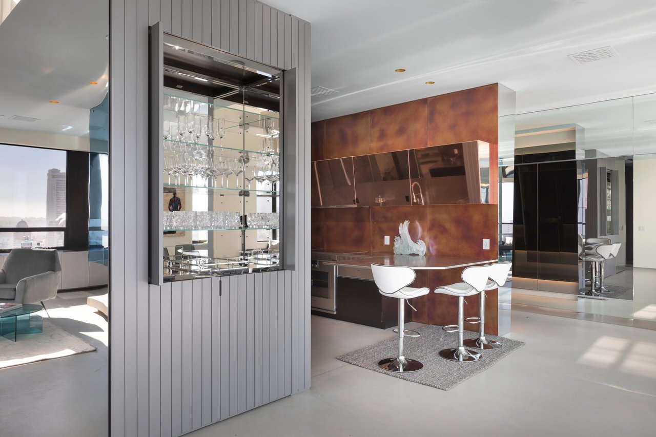 Ritz-Carlton Penthouse 2401