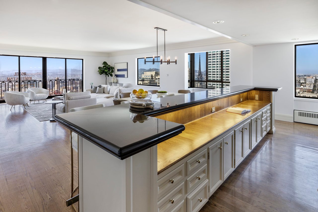 2,027 SqFt Corner View Condo On Nob Hill