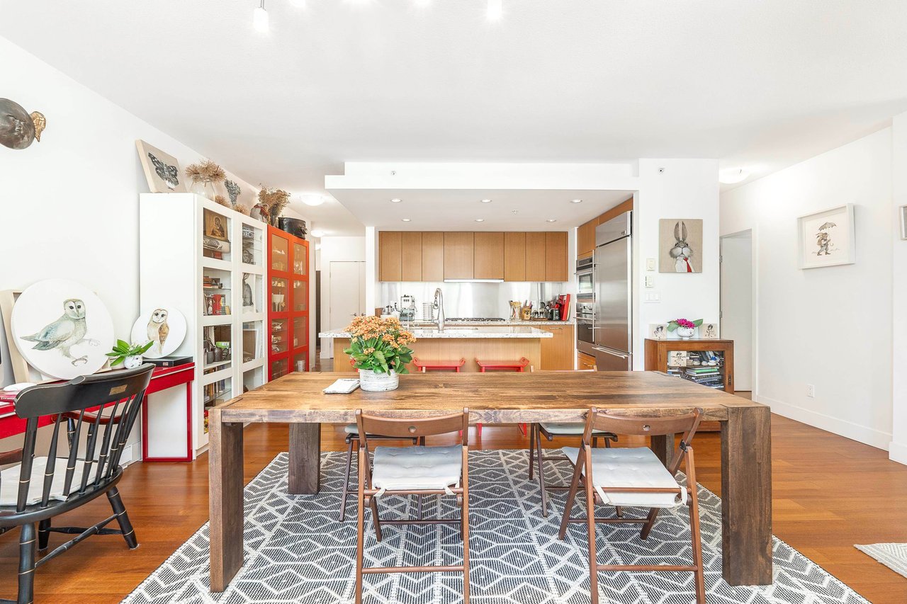 210-5989 Iona Dr