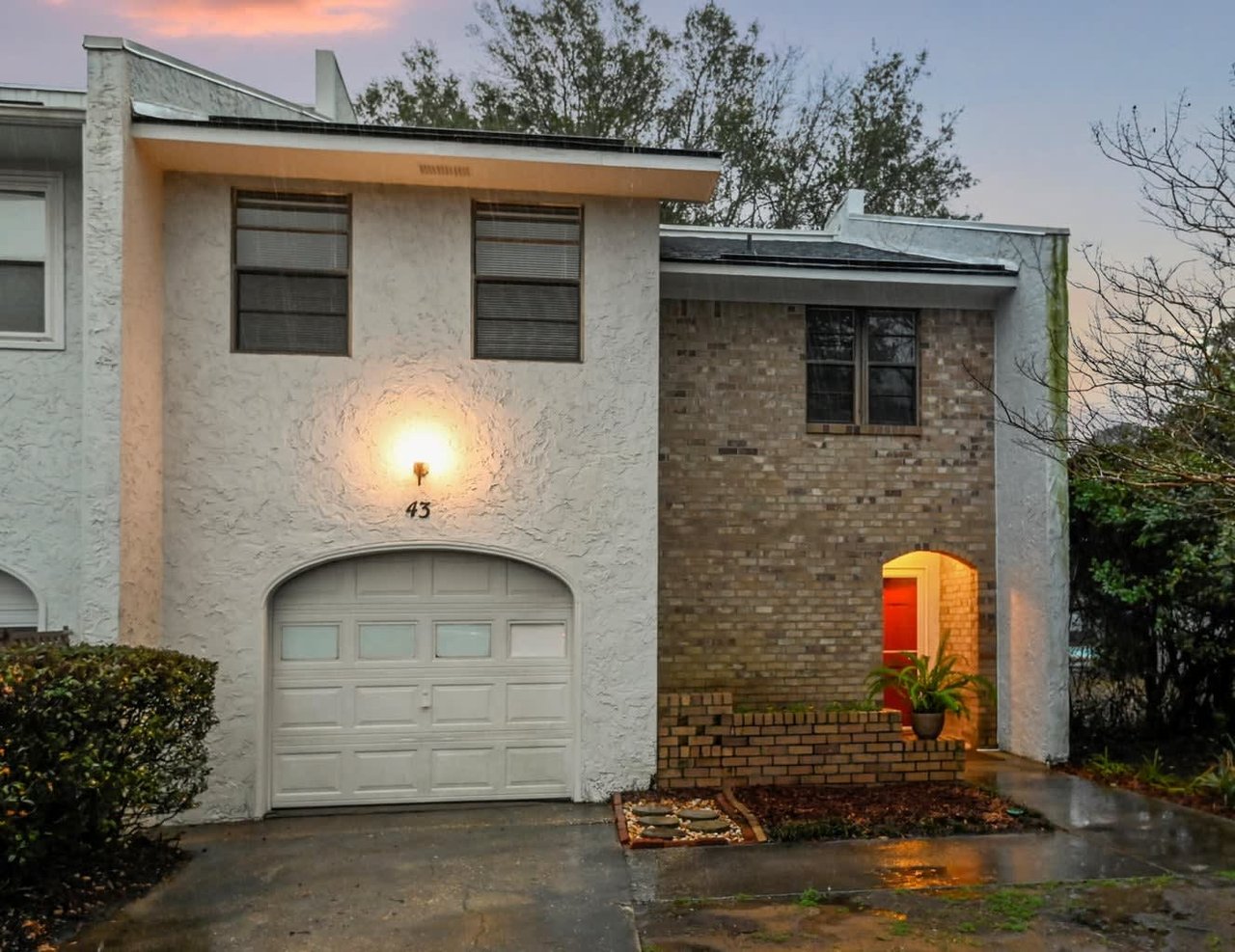  43 Rivers Point Row 1
