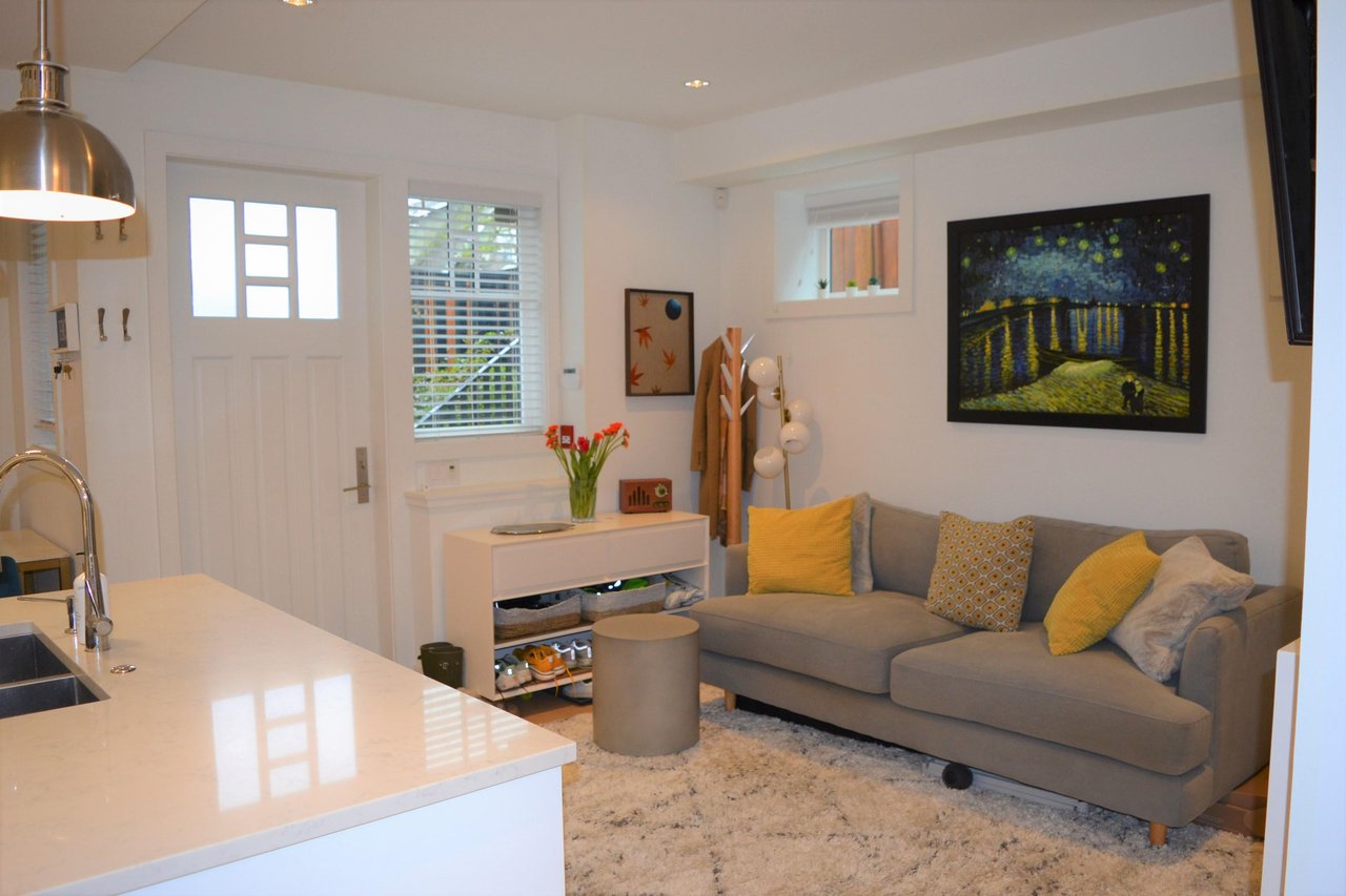 2519 W 8th Avenue, Vancouver