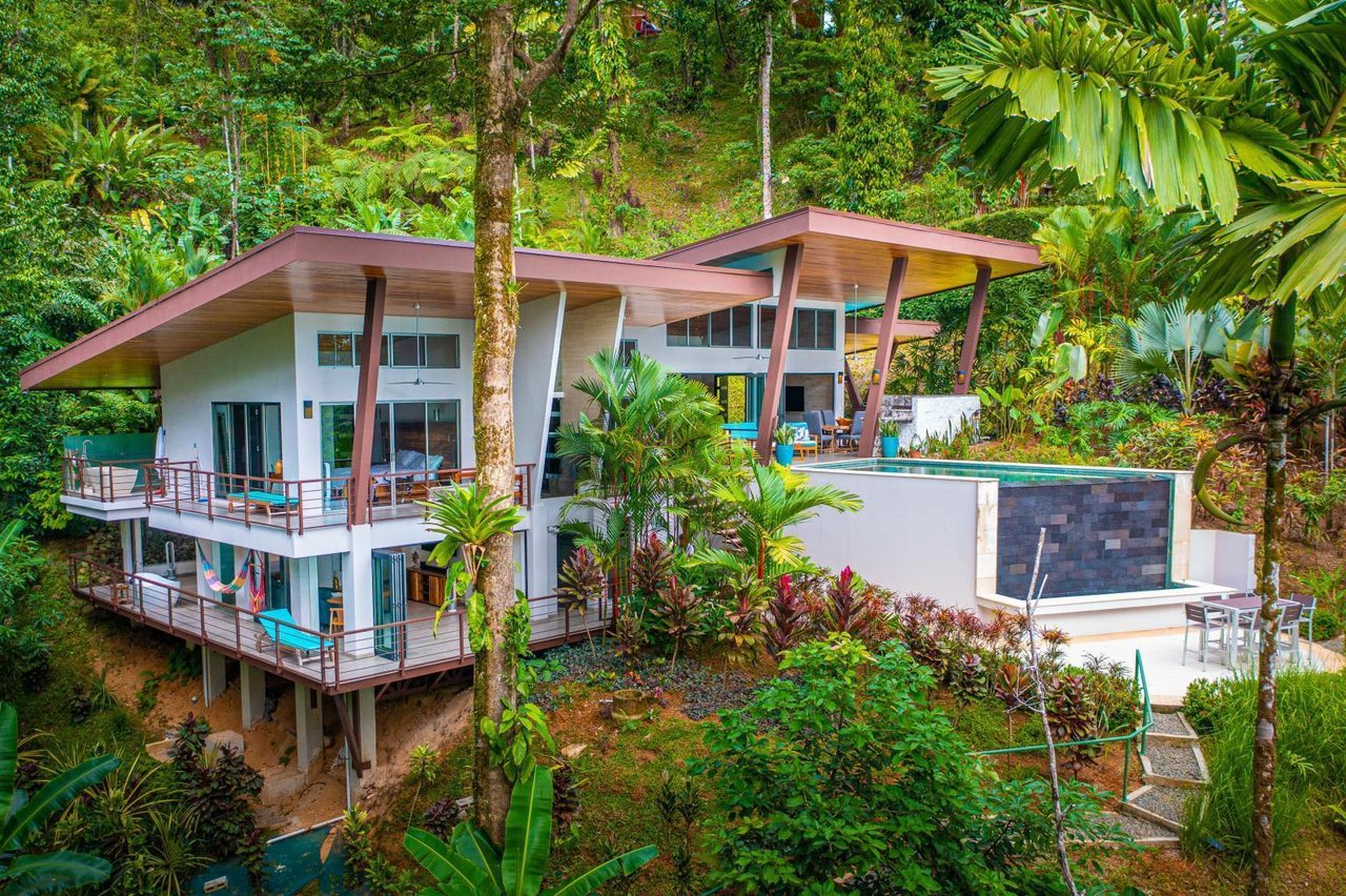 4 Bedroom Tropical Luxury Home, With Outstanding Ocean And Mountain Views