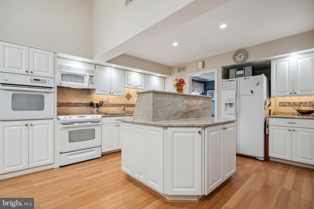 320 Rose Ln