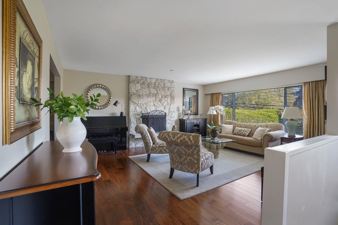 987 Fairway Dr