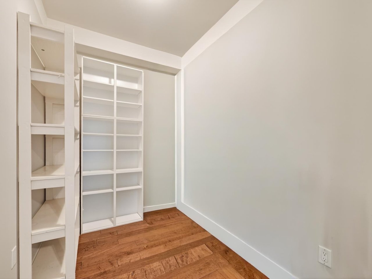 302-4365 Hastings Street, Burnaby