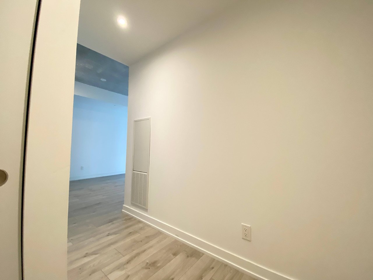161 Roehampton Ave, Unit 532