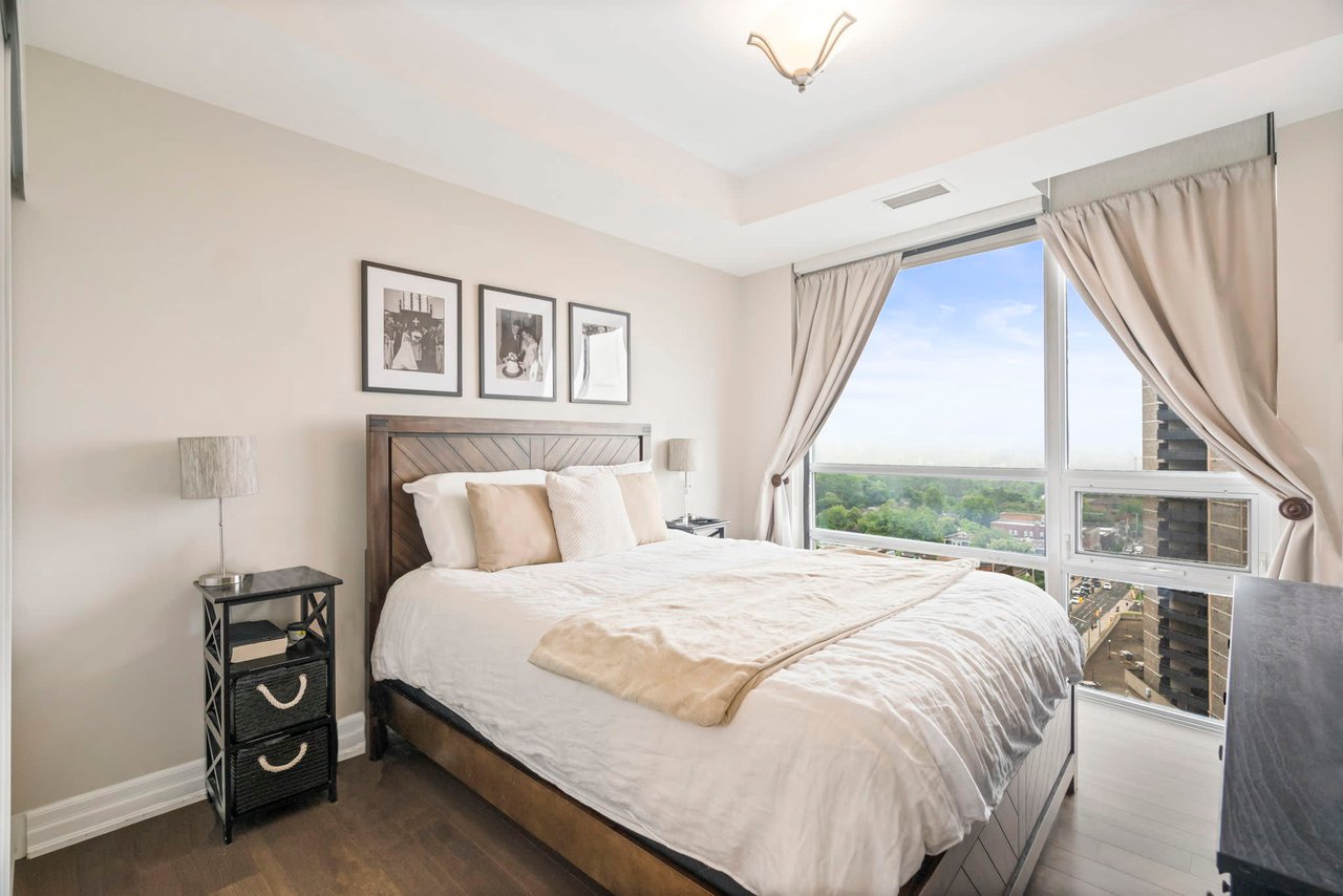 SOLD: Corner Suite At The Desirable 500 St. Clair