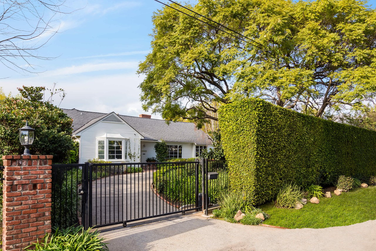 Celebrity Tennis Cache In Brentwood