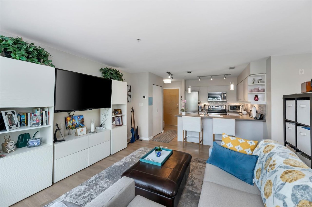 208-787 TYEE Rd, Victoria