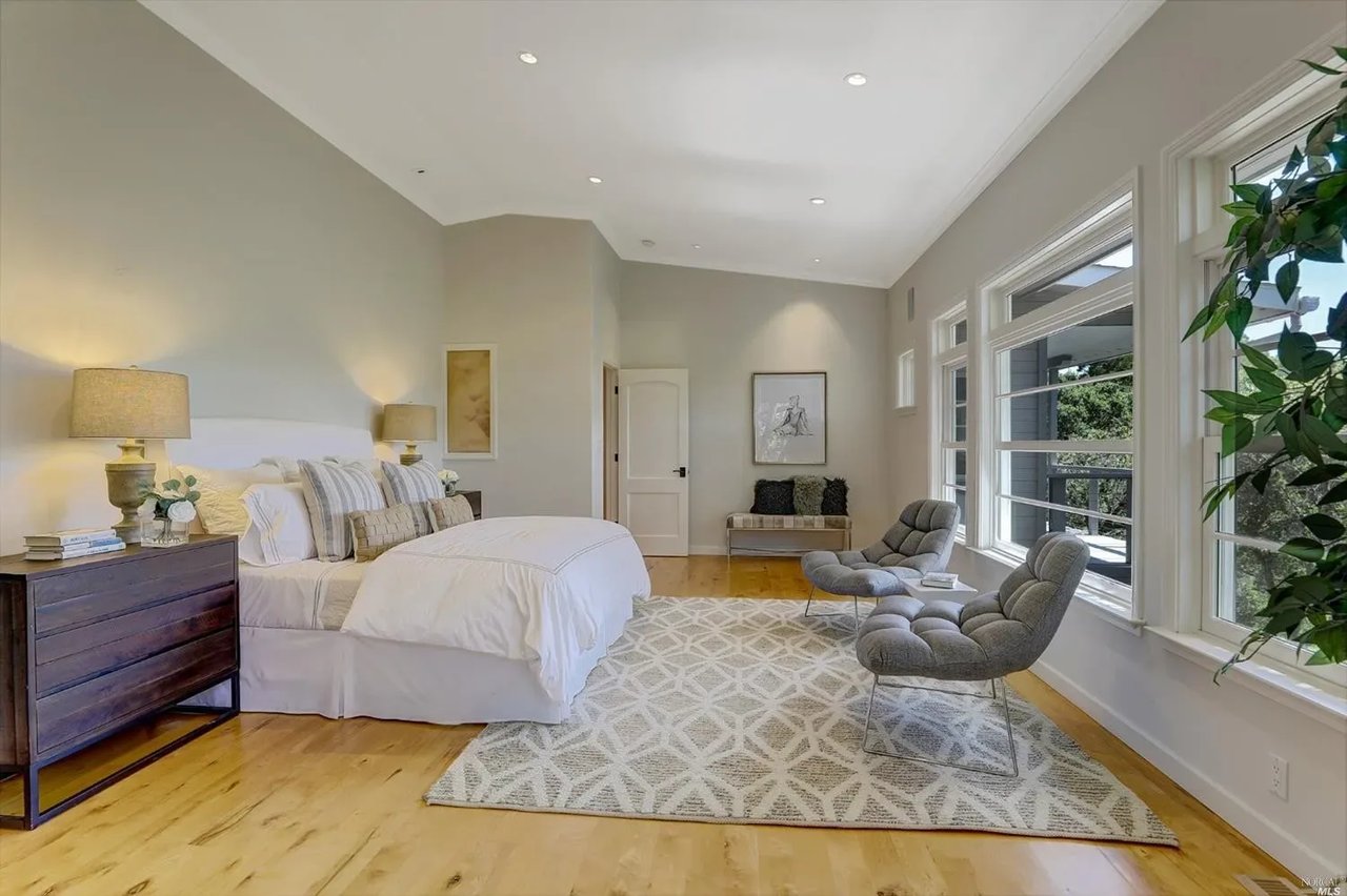 116 Winding Way