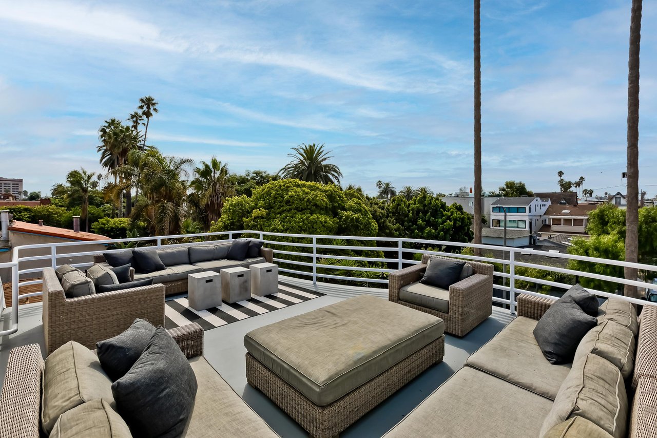 2332 Ocean Avenue, Venice 