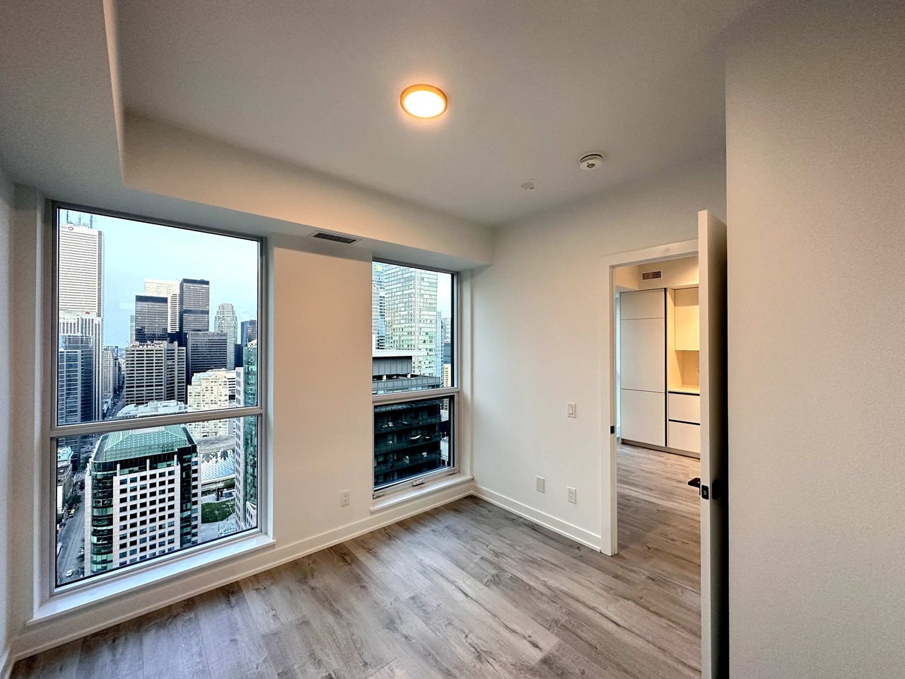 327 King St W, Unit 3601