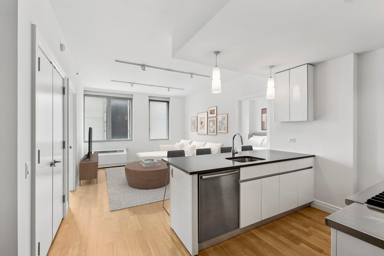 550 West 54th Street, Apt 25F