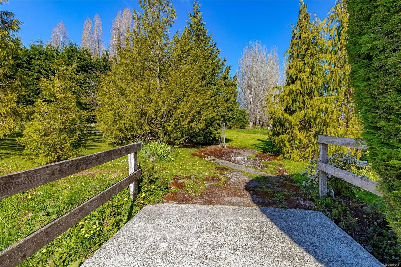 1550 McHattie Rd