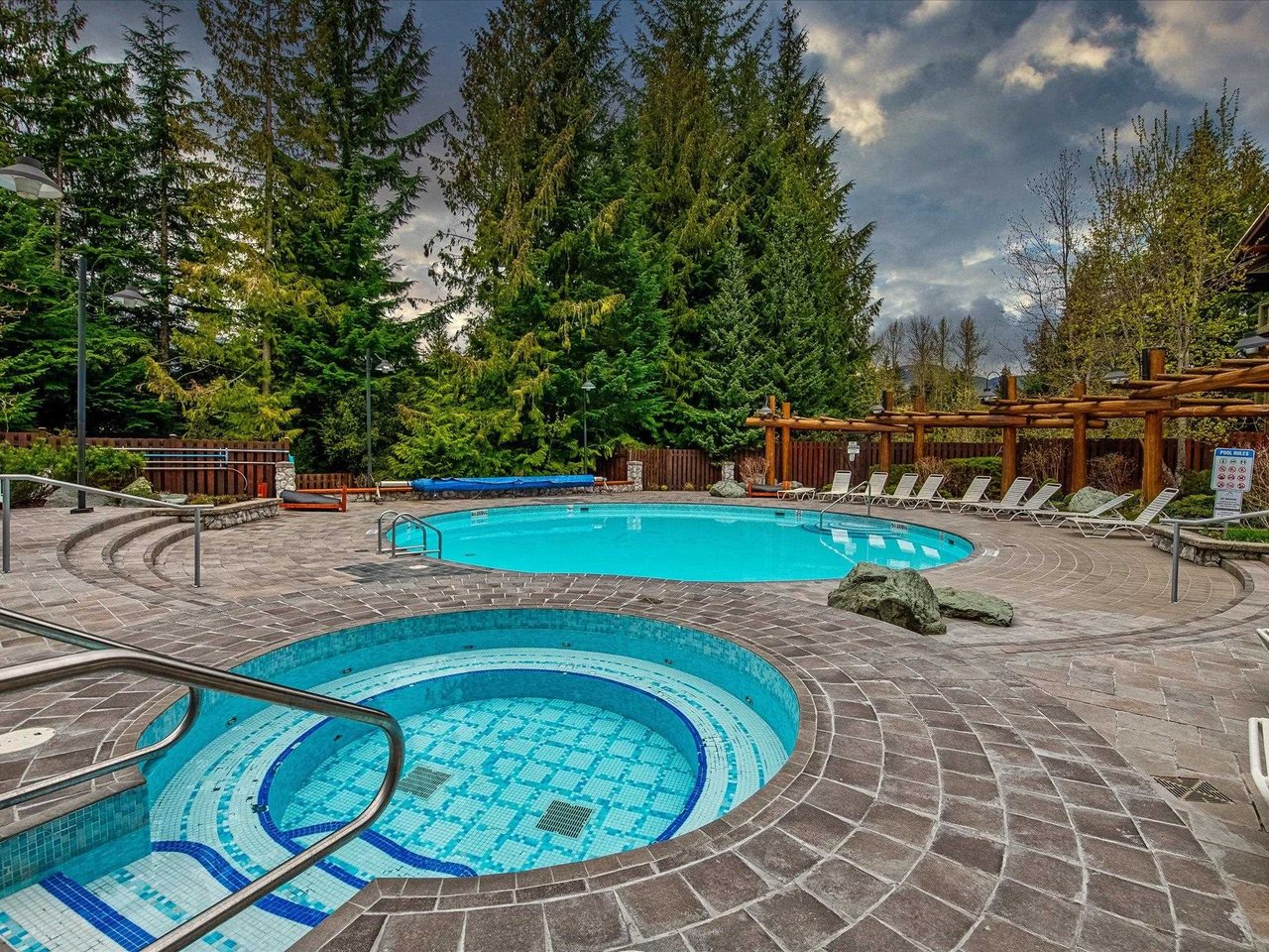325-4660 Blackcomb Wy