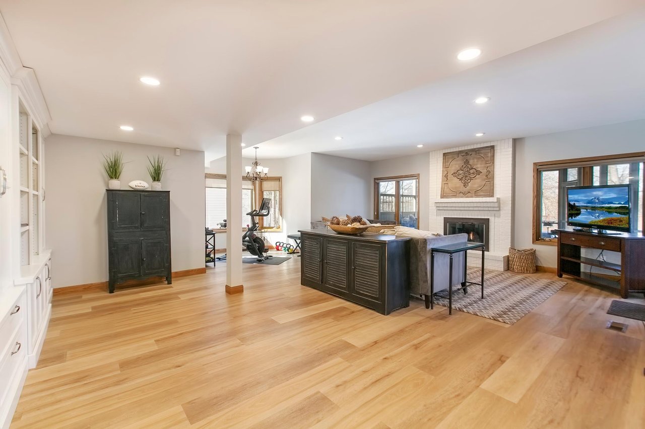 Beautifully Updated Eden Prairie Home on Quiet Cul-De-Sac!