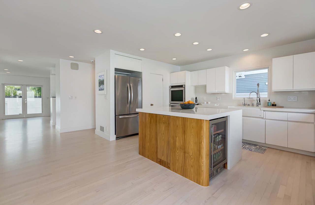 2332 Ocean Avenue, Venice 