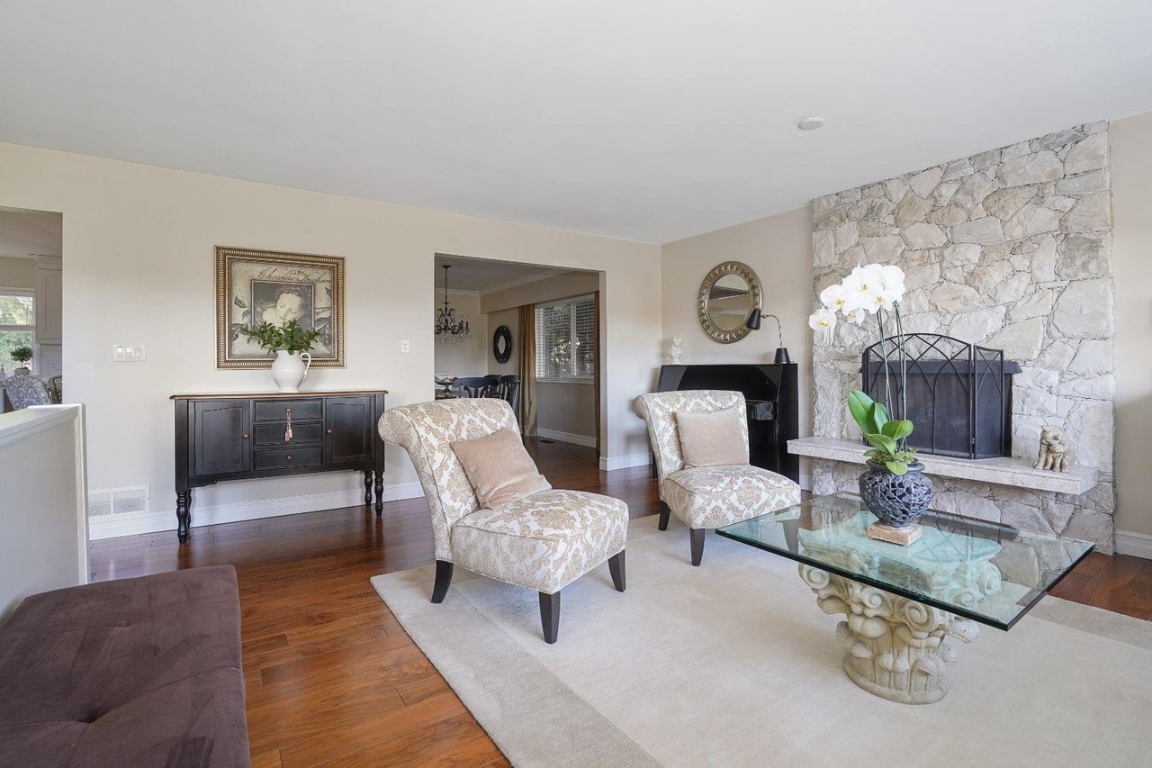 987 Fairway Dr