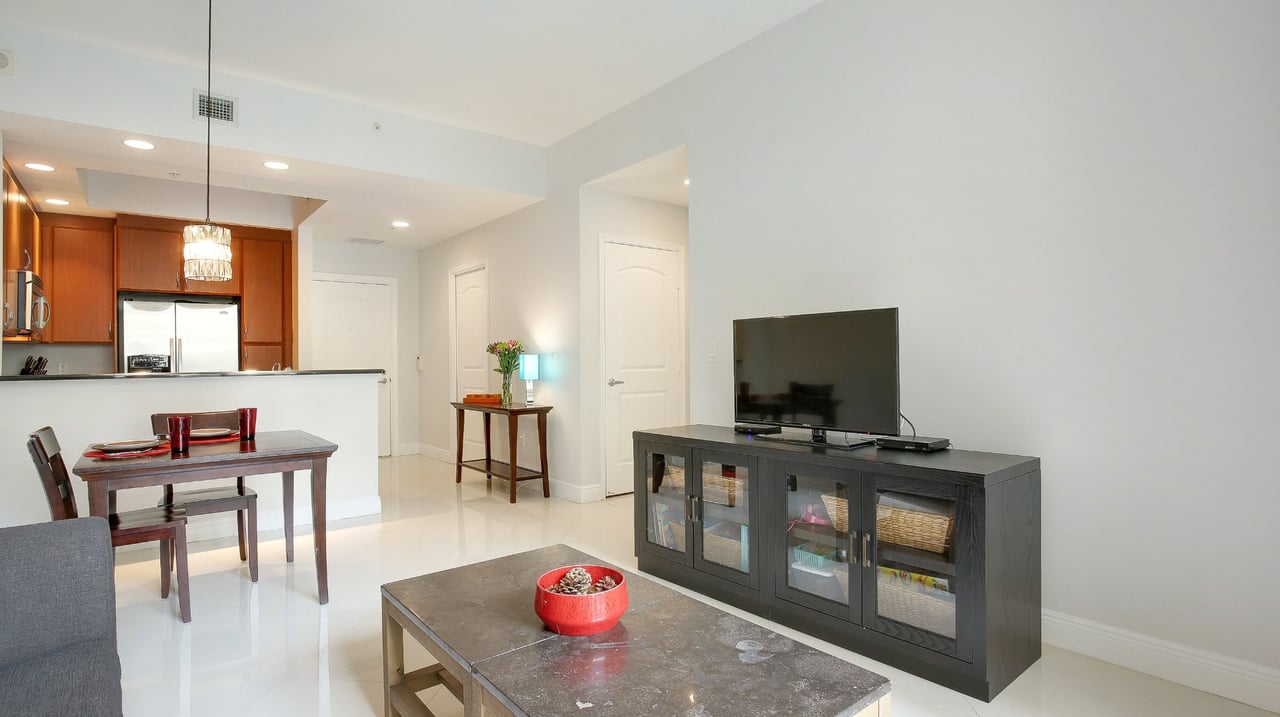 701 S Olive Ave, Apt 709