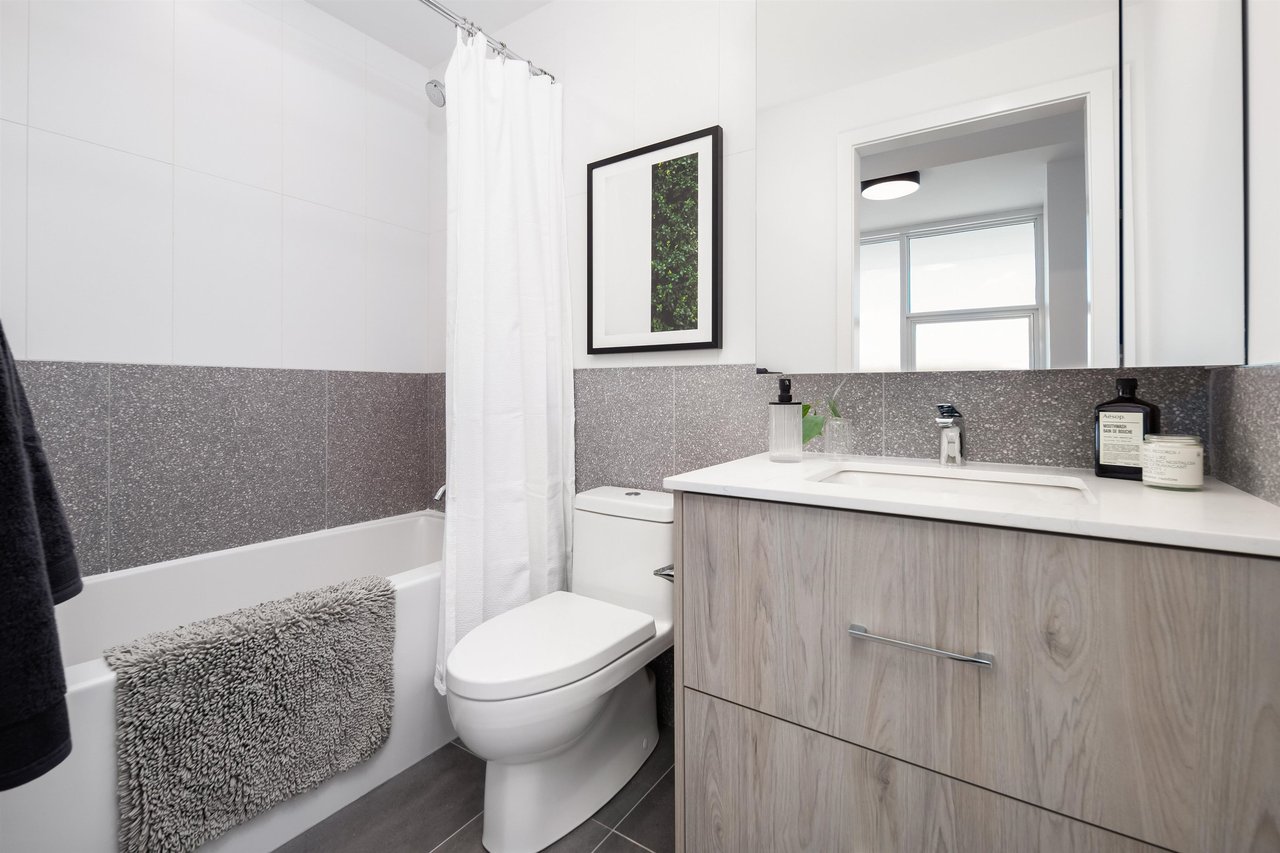 1109-13438 105a Ave