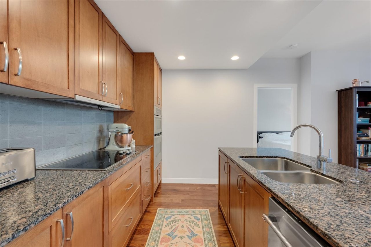 201-788 Humboldt St