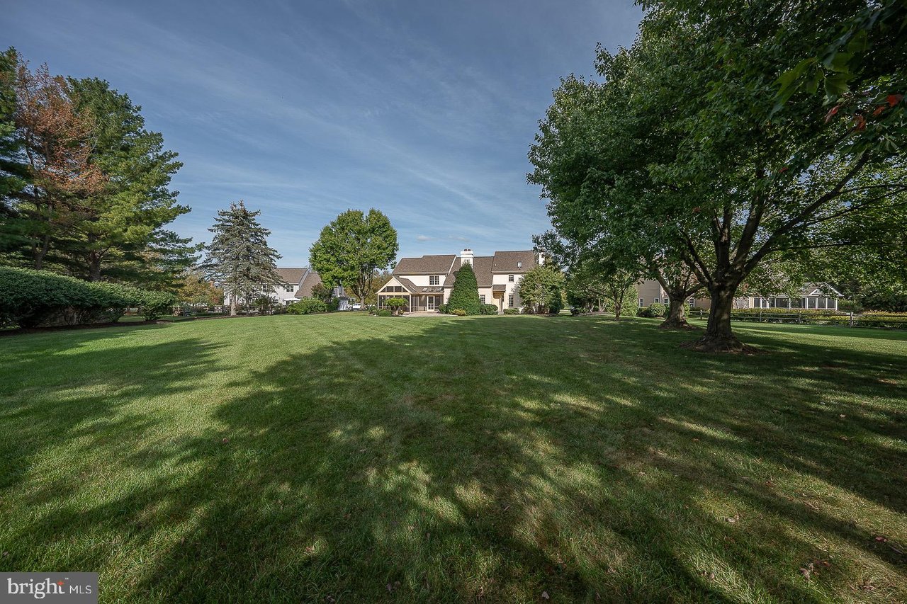 25 Autumn Hill Ln