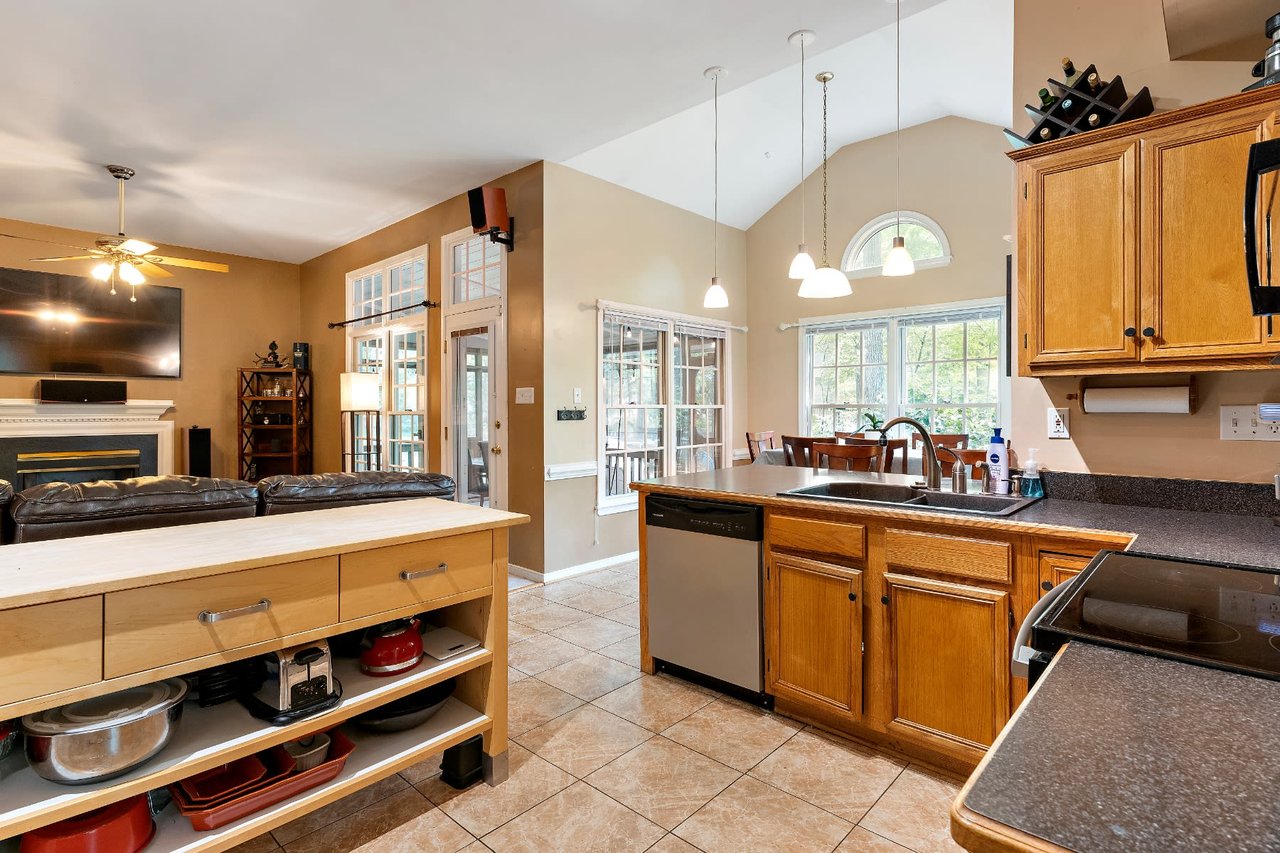 6007 Oak Landing Drive