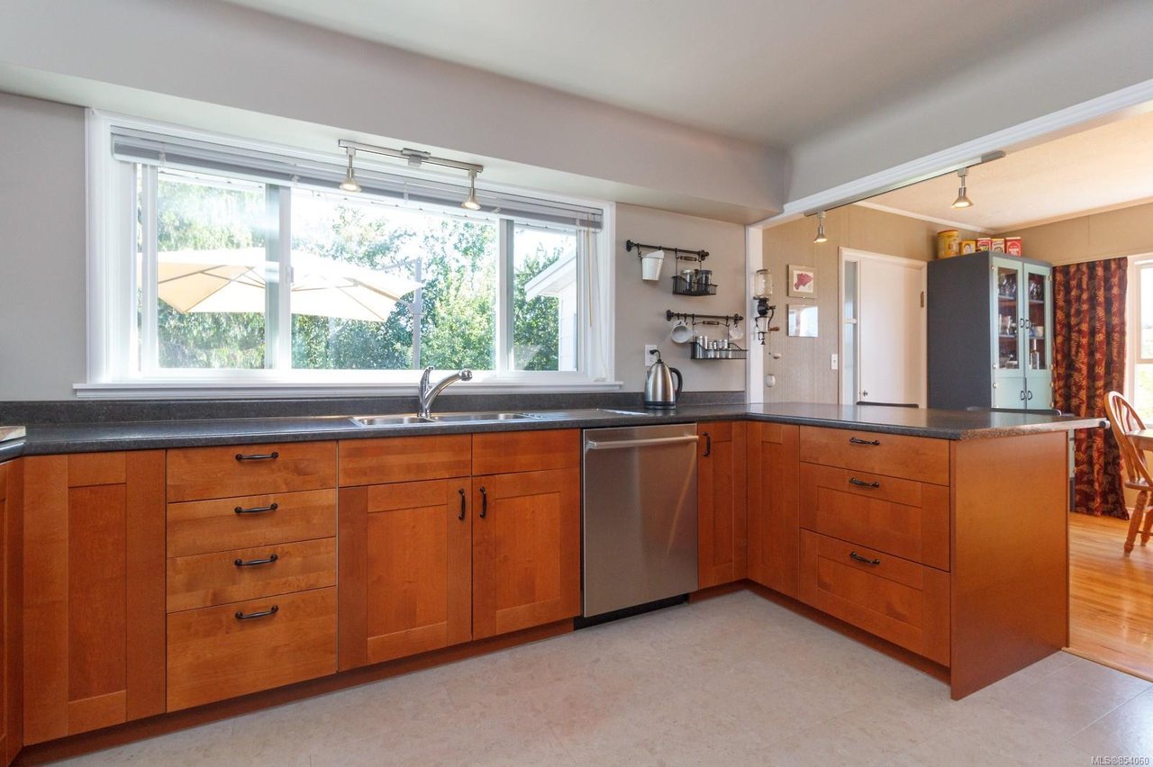 1937 Carrick St