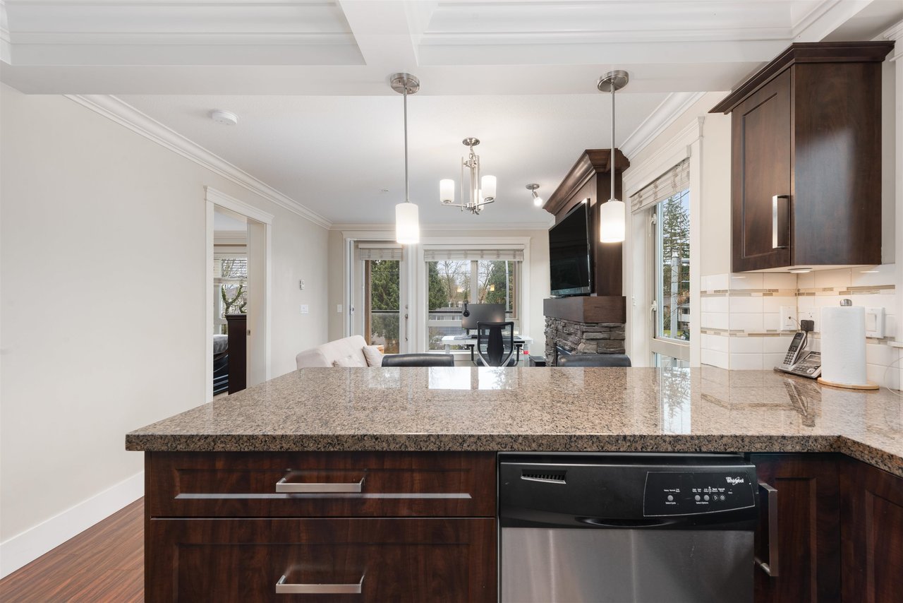 212-2175 Fraser Ave