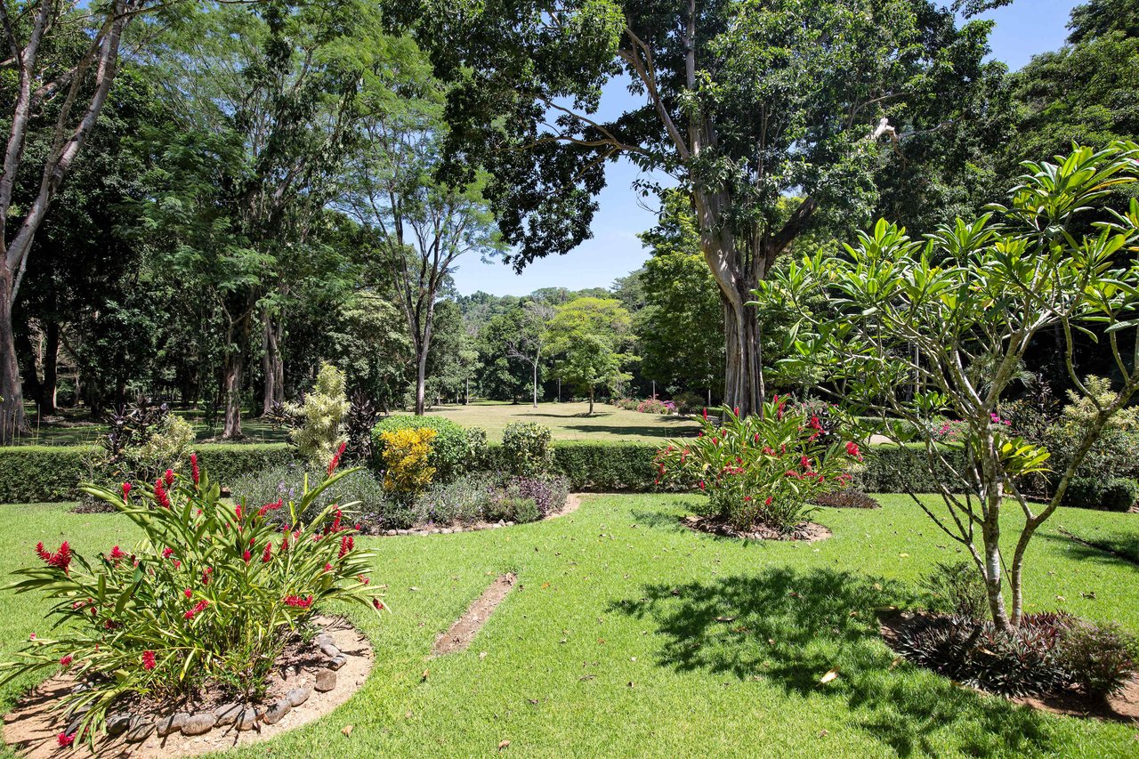 Wheelchair Friendly- 2 Bedroom house in a Quiet Community