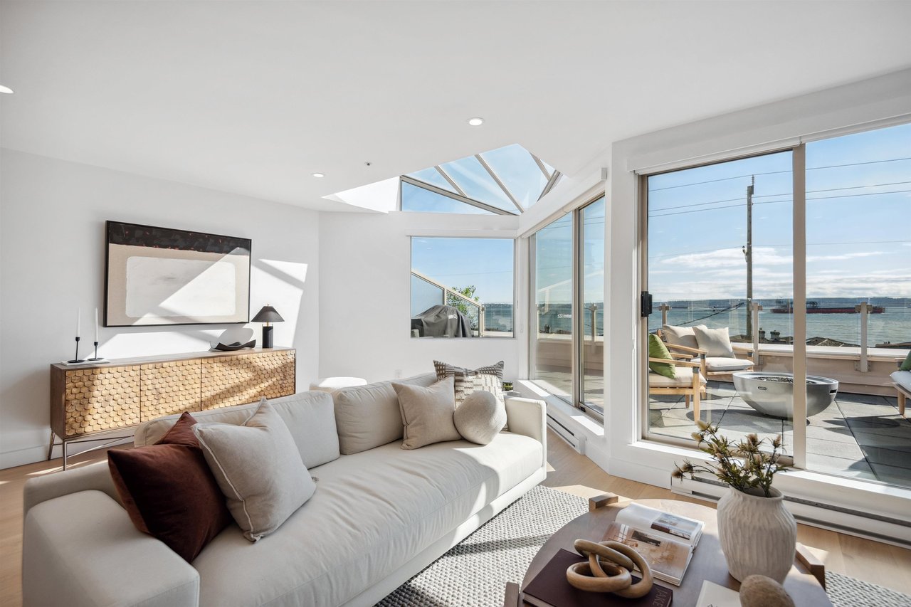 207-2433 Bellevue Ave