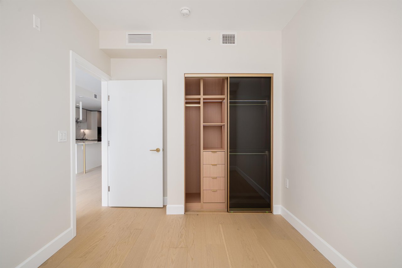 203-3668 W 10th Ave