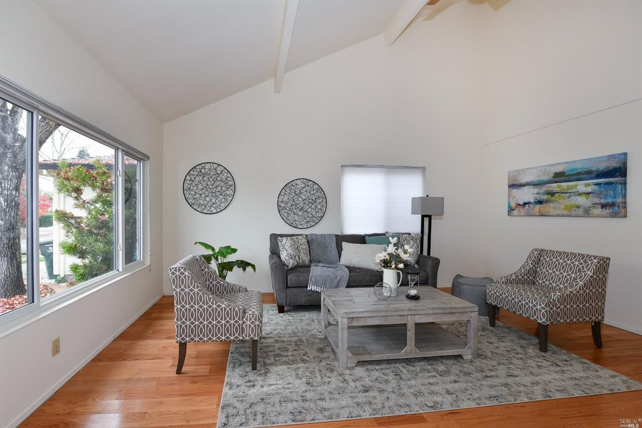 424 Simi Pl