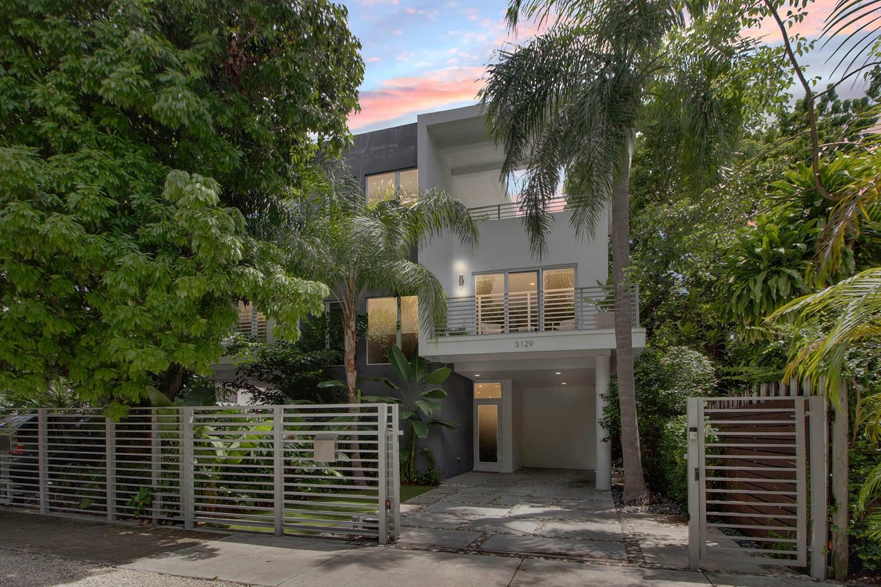 Contemporary Coconut Grove Townhouse