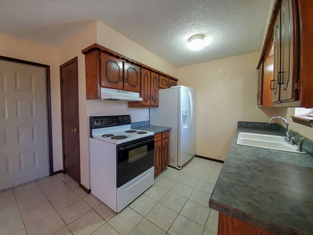 1218 Whispering Glen 