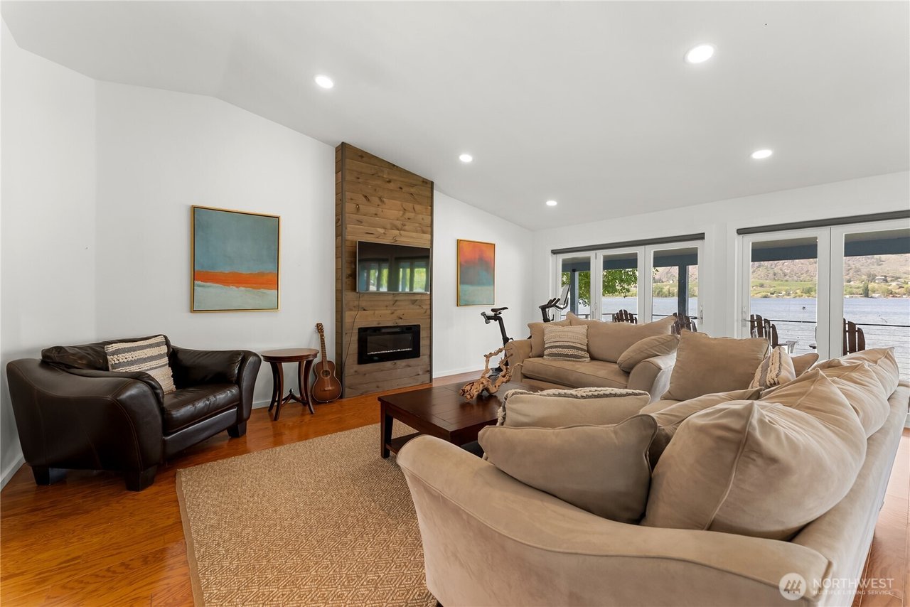 21 Lakeview Loop