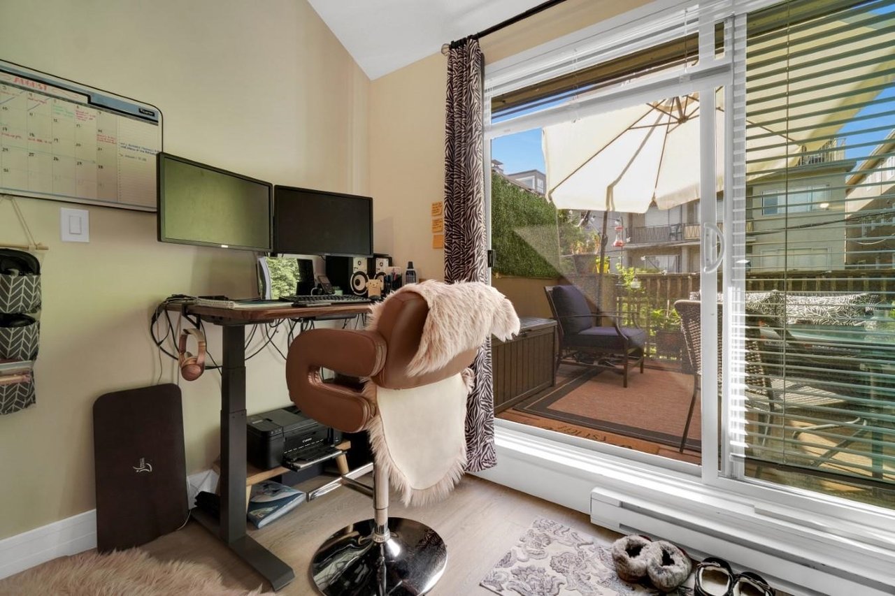 303-2458 York Ave