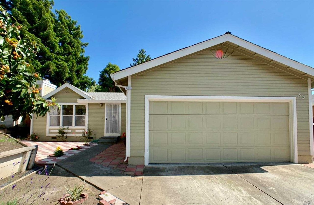33 Stonegate Lane