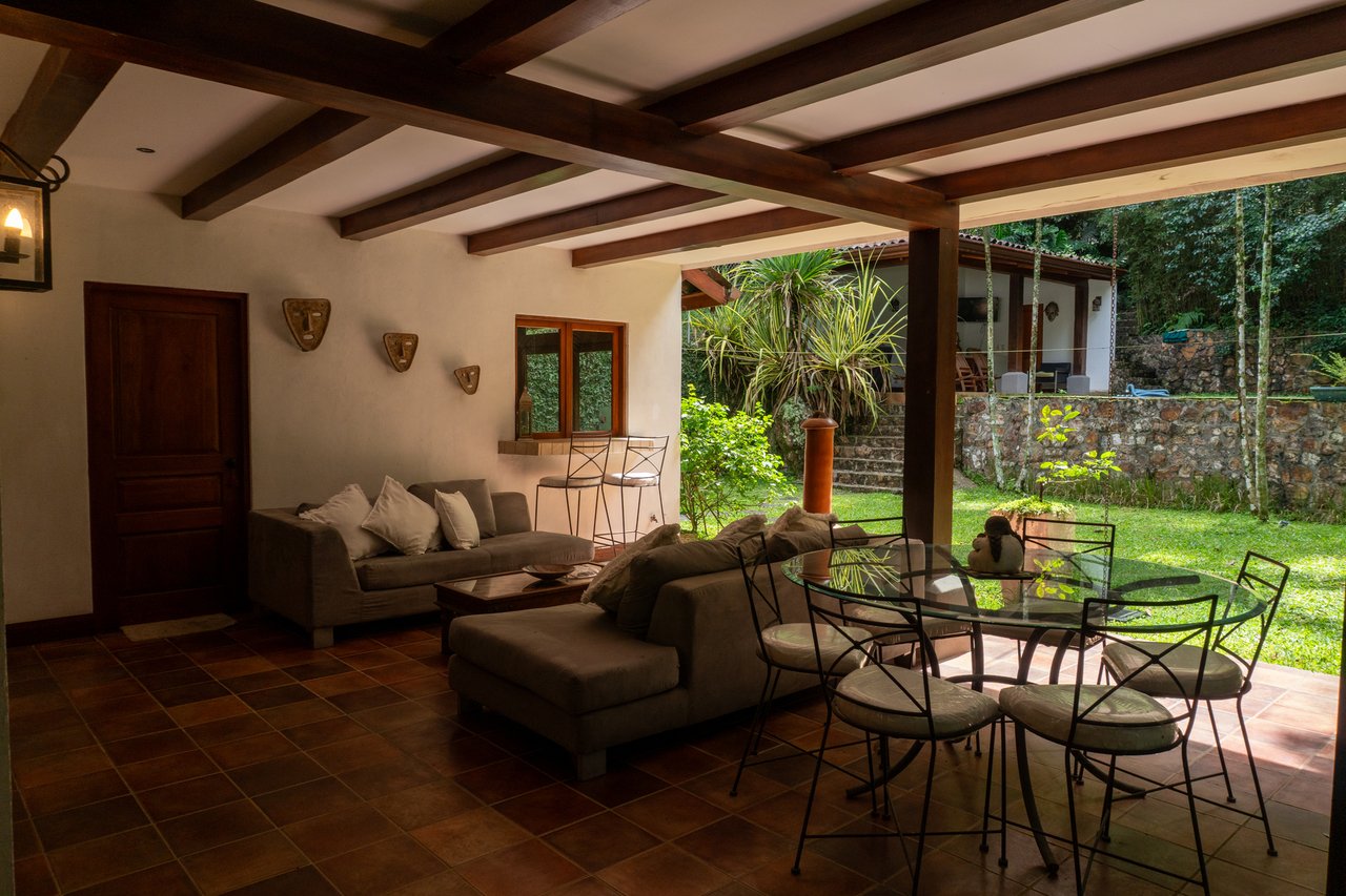 Mountain Estate With Guest Studio, Santa Ana, San Jose
