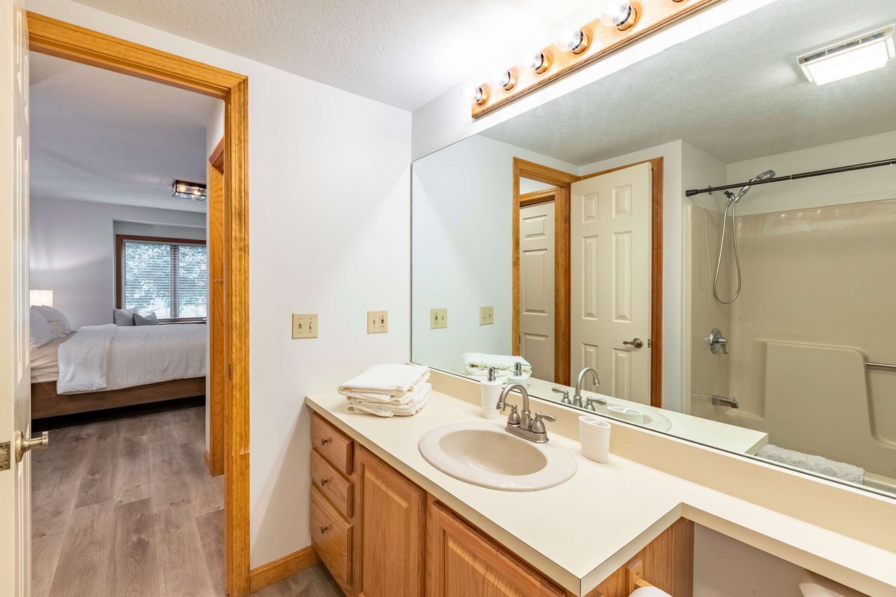 4 bedroom + Loft Forest Ridge Town Home for Ski Season