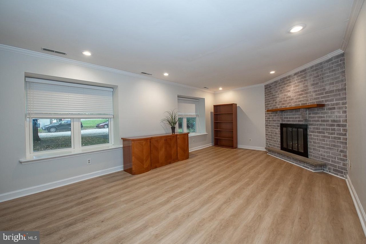 82 Woodbine Way