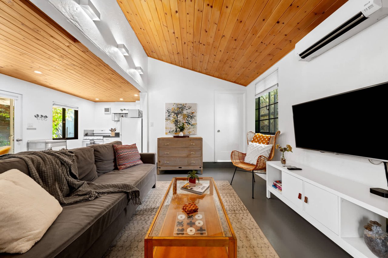 1518 Valley Drive, Topanga