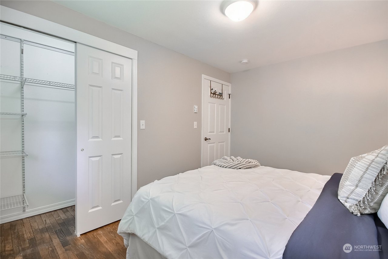 29 W Intercity Ave