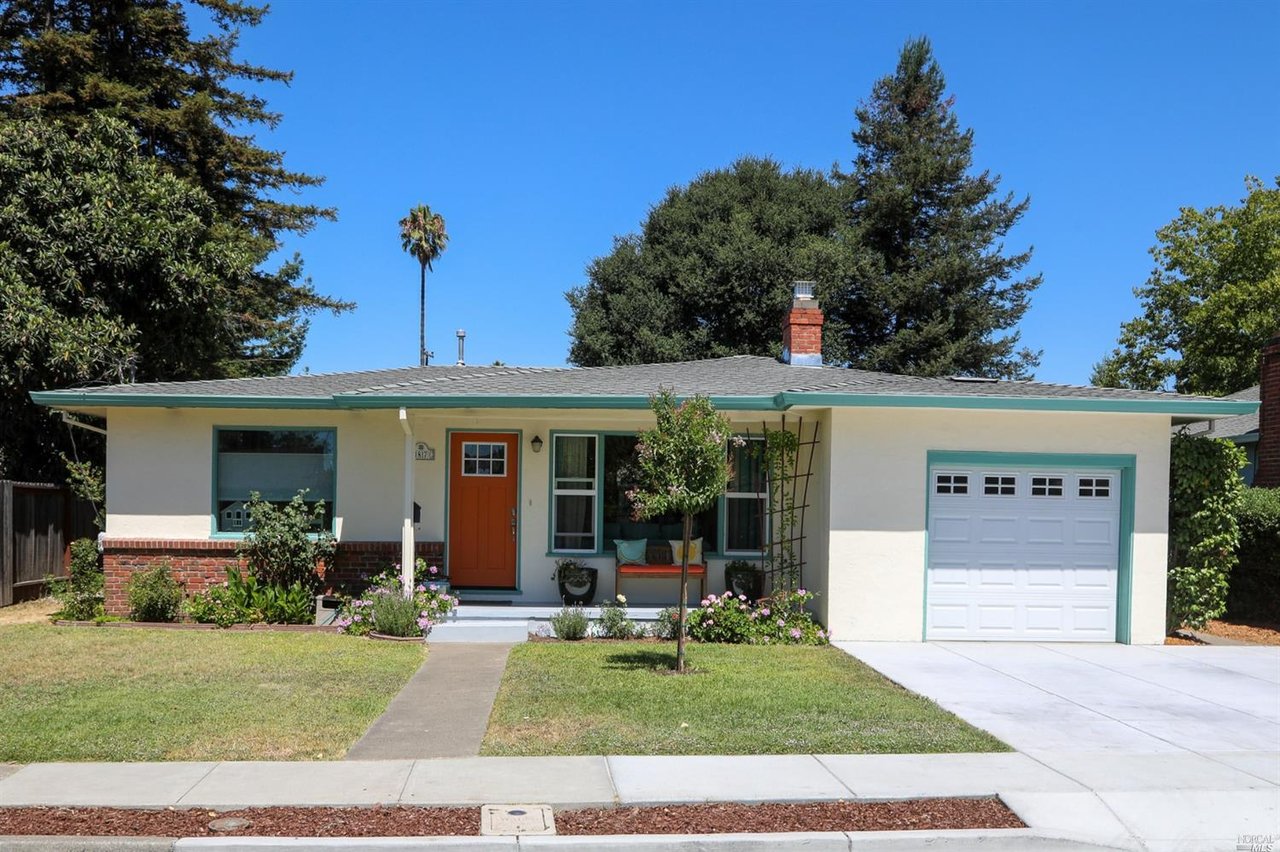 1447 Morning Glory Dr. 