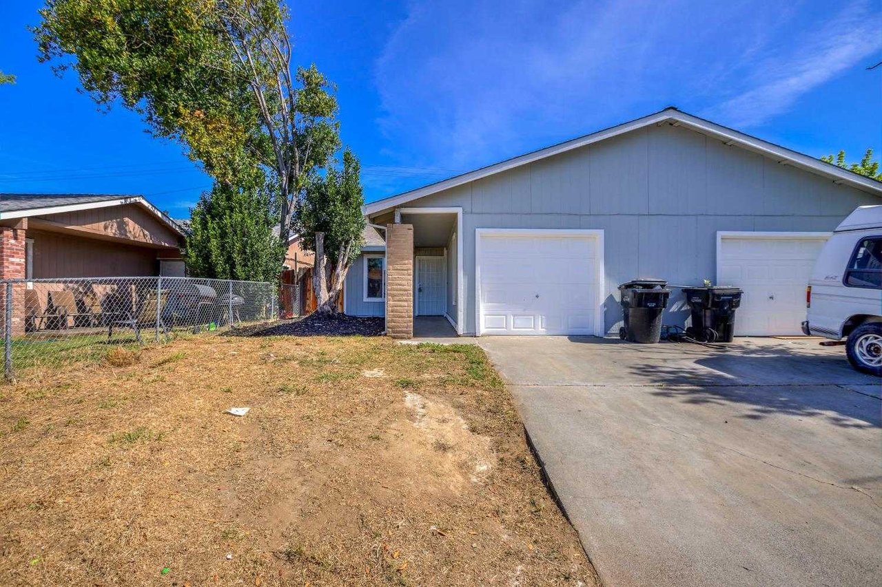 4013 4015 Renick Way